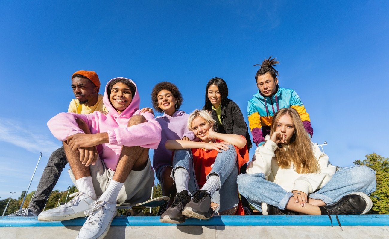 Best Clothing Manufacturer USA — premium streetwear and denim production facility with high-GSM hoodies and modern cut & sew equipment.