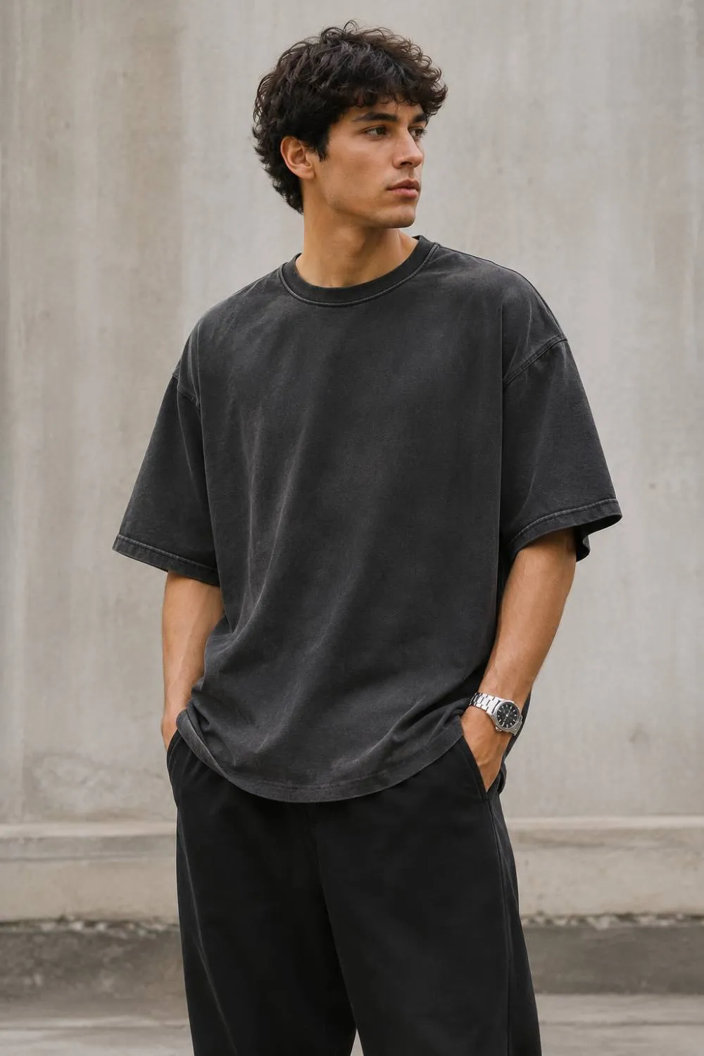 Oversized heavyweight streetwear t-shirt with garment-dye finish